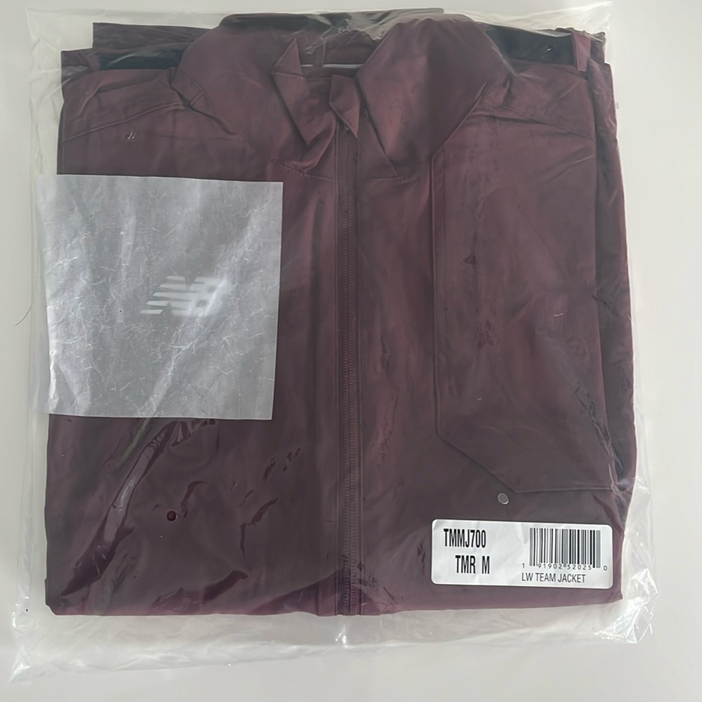 New balance jacket for men running